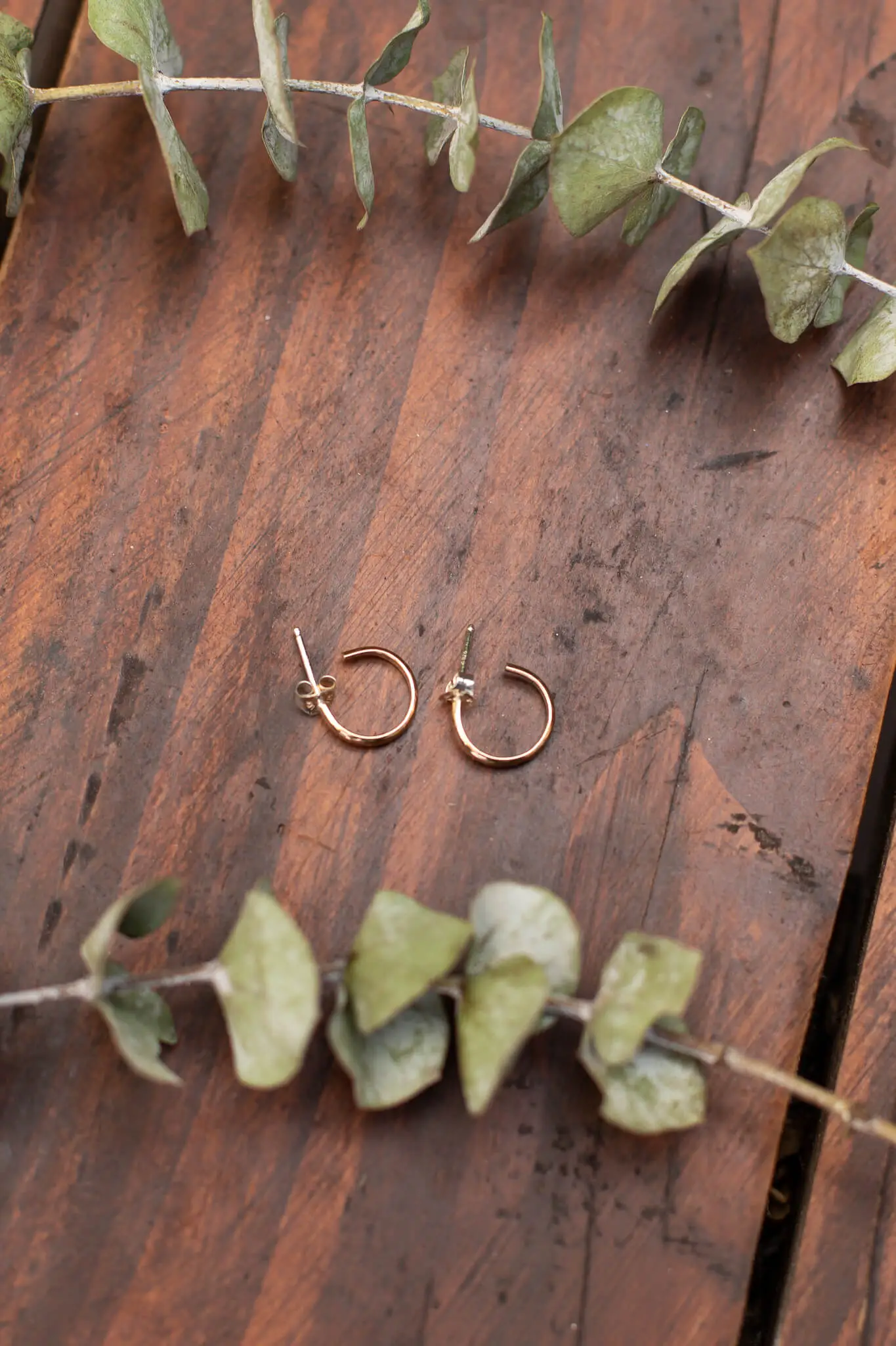 Kariella Textured Lines Huggie Earrings 3 Kariella Textured Lines Huggie Earrings