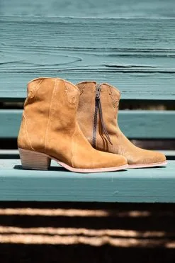FREE PEOPLE New Frontier Western Boot -Cheap Swim Sales Store Kariella Bohemian Boutique Ojai 2410 0de1a4bb 9cd9 43f3 a9ce 983047b8879c