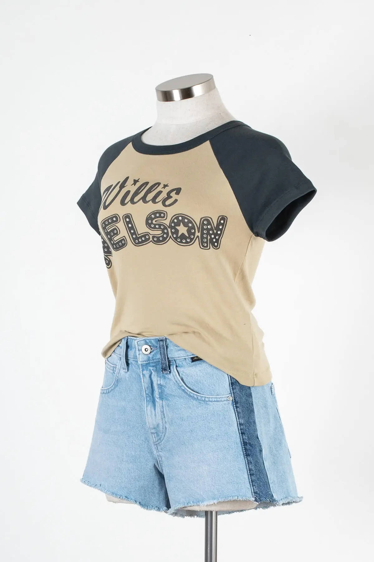 Daydreamer Willie Nelson Rhinestone Shrunken Raglan 6 Daydreamer Willie Nelson Rhinestone Shrunken Raglan - Image 4